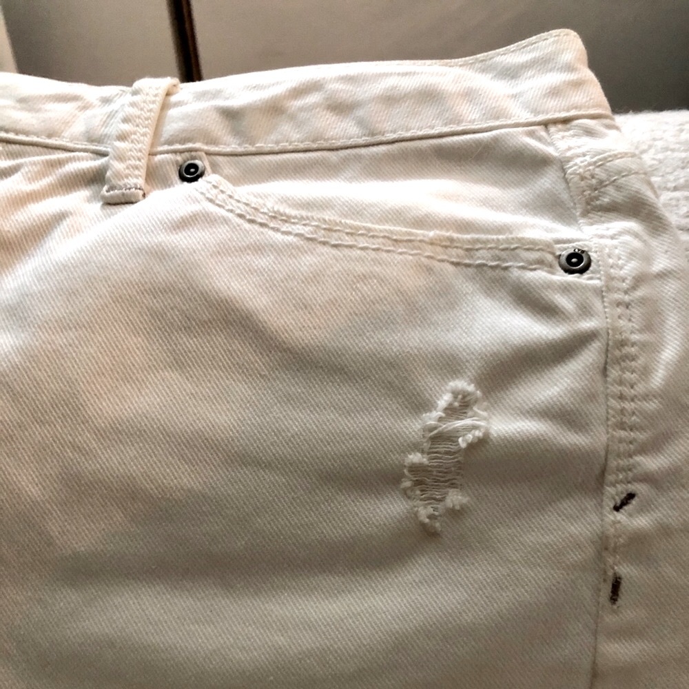 Distressed White Mini Skirt - Picture 3 of 3
